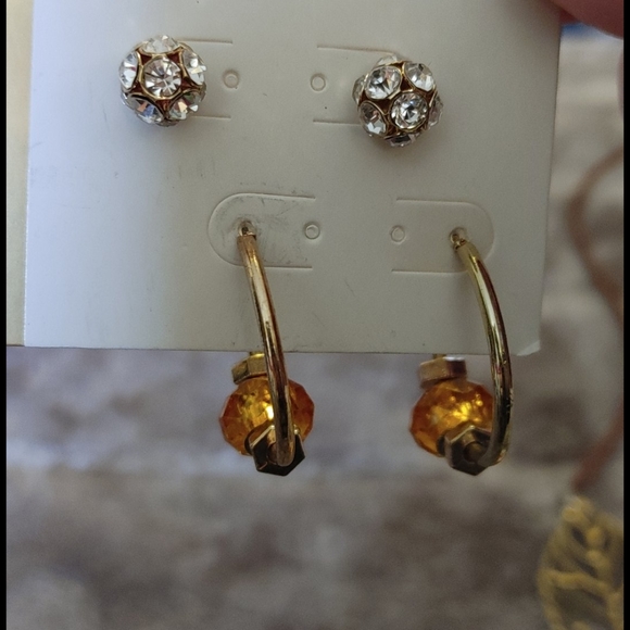 Flower necklace with free earrings! - Picture 3 of 7